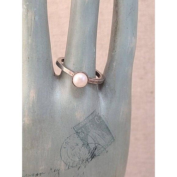 Sterling Silver Pearl Ring Size 7.5 Classic White Gem Minimalist Jewelry - Picture 4 of 7